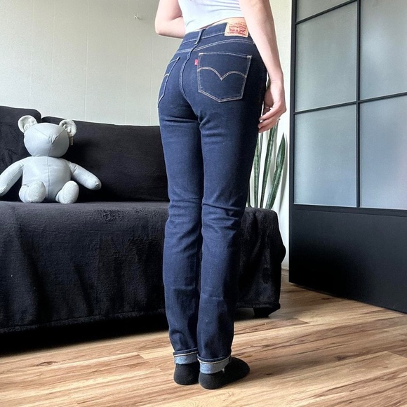 Levis Navy Dark Wash Skinny jeans - Picture 1 of 6